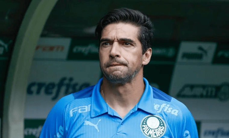 Em uma manifestação de solidariedade e indignação, o técnico do Palmeiras, Abel