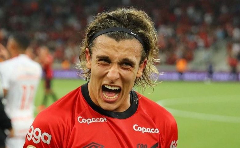 Agustín Canobbio celebra 100 jogos pelo Athletico