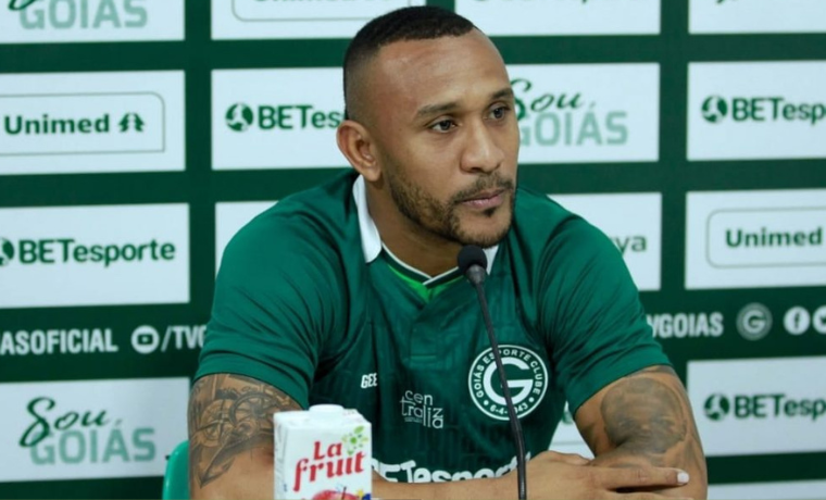O atacante colombiano Ángelo Rodríguez é apresentado pelo Goiás e expressa sua vontade de contribuir