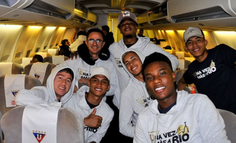 A LDU chegou ao Rio de Janeiro para o confronto contra o Fluminense, agendado para quinta-feira no