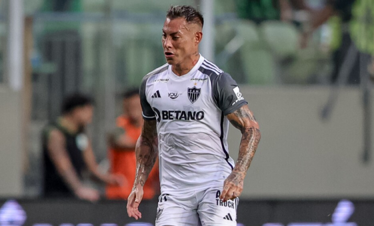 A tentativa do Fortaleza de trazer o atacante chileno Eduardo Vargas foi abortada devido a questões