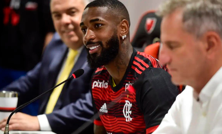 O volante Gerson, do Flamengo, está prestes a passar por uma cirurgia e aproveitou as redes sociais para