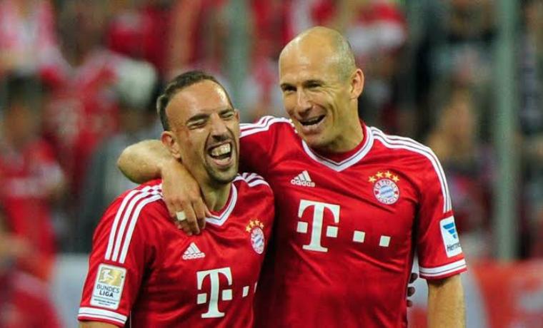 surpreendentes de uma briga intensa entre Arjen Robben e Franck Ribéry nos vestiários durante uma