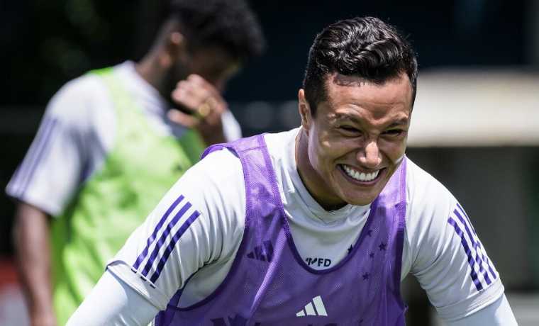 O lateral-esquerdo Marlon compartilhou detalhes sobre sua chegada ao Cruzeiro, destacando a importância