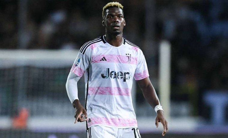 O meia francês Paul Pogba recebe uma dura punição de quatro anos por doping de testosterona sintética,