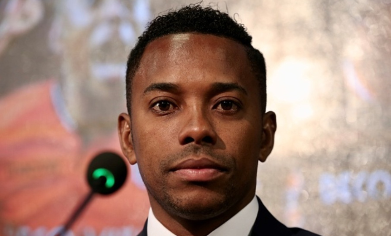 O Santos causou polêmica ao convidar o ex-atacante Robinho, condenado por estupro, para um evento de