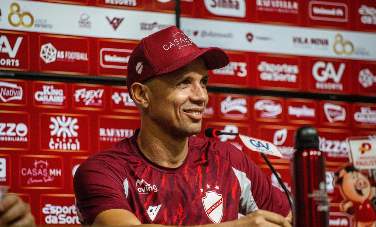 O treinador Higo Magalhães destaca o desempenho sólido da equipe e a união no objetivo comum.