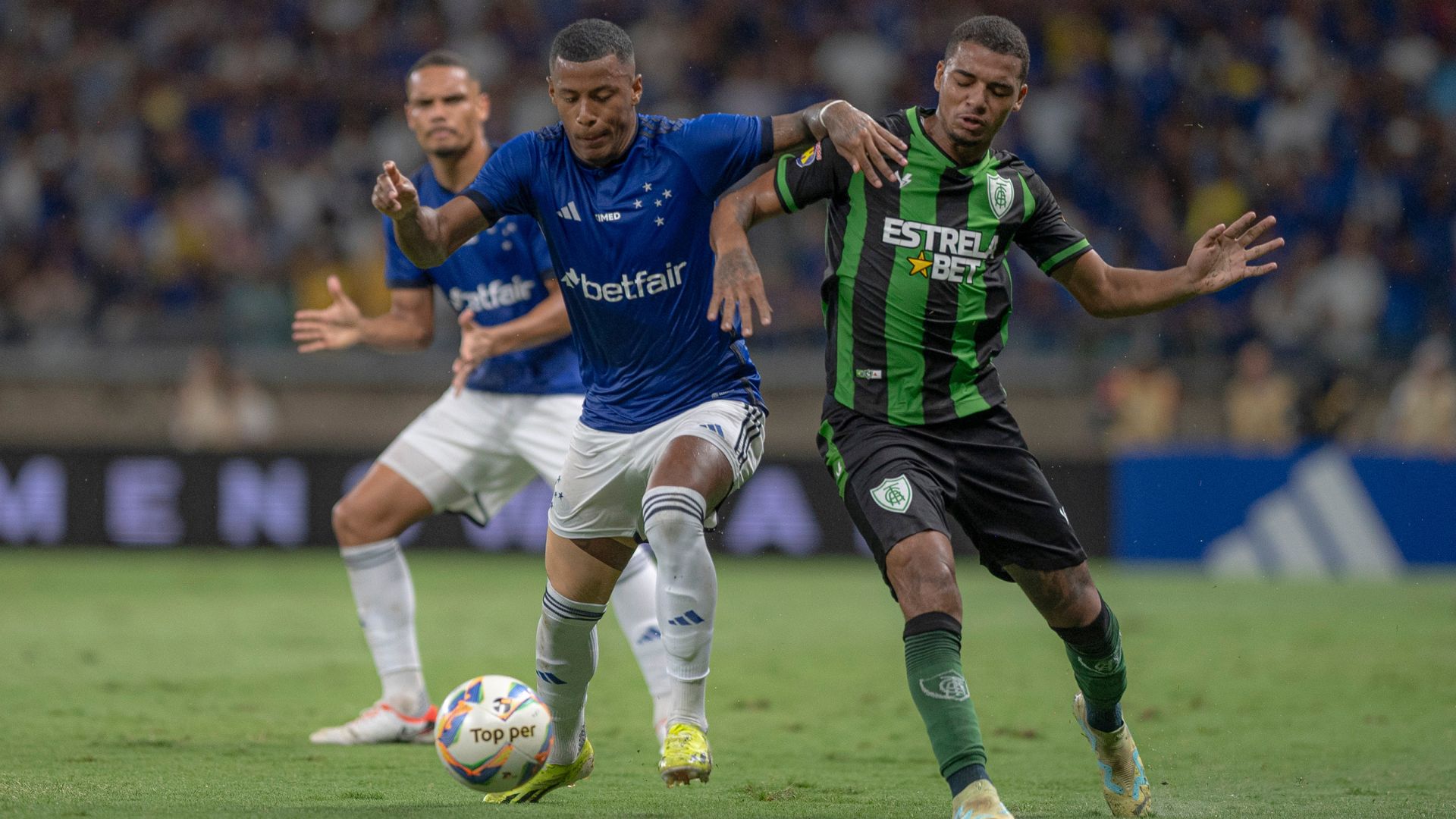 América MG vence Cruzeiro no clássico e mantém-se invicto. 1 america vence cruzeiro em classico