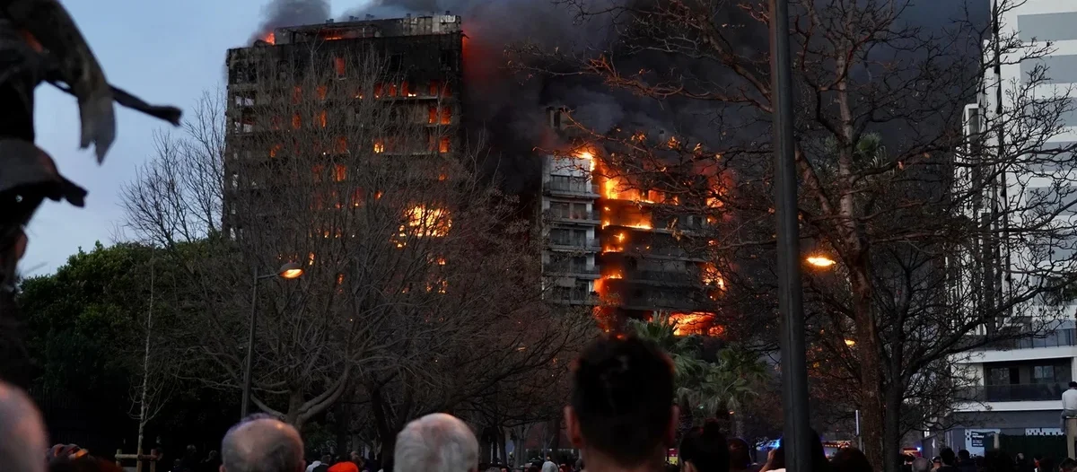 Valencia pede adiamento de jogo após incêndio fatal