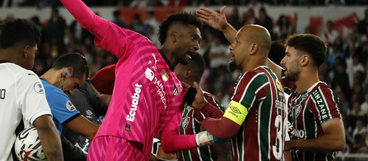 Fluminense sofre revés nos acréscimos diante da LDU na busca pelo título da Recopa