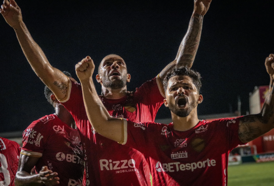 O Vila Nova garantiu uma vitória emocionante na última rodada, marcando o gol da vitória nos acréscimos do segundo tempo.