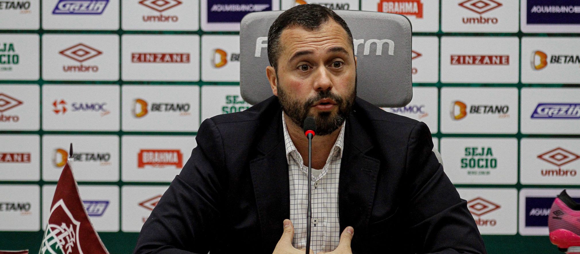 Presidente do Fluminense critica arbitragem após confronto contra a LDU