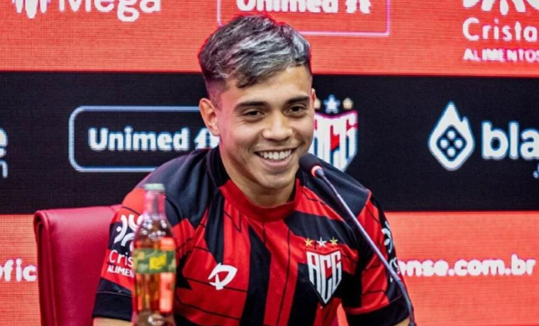 Atacante Soma 7 Jogos e Deixa Sua Marca na Equipe de Jair Ventura