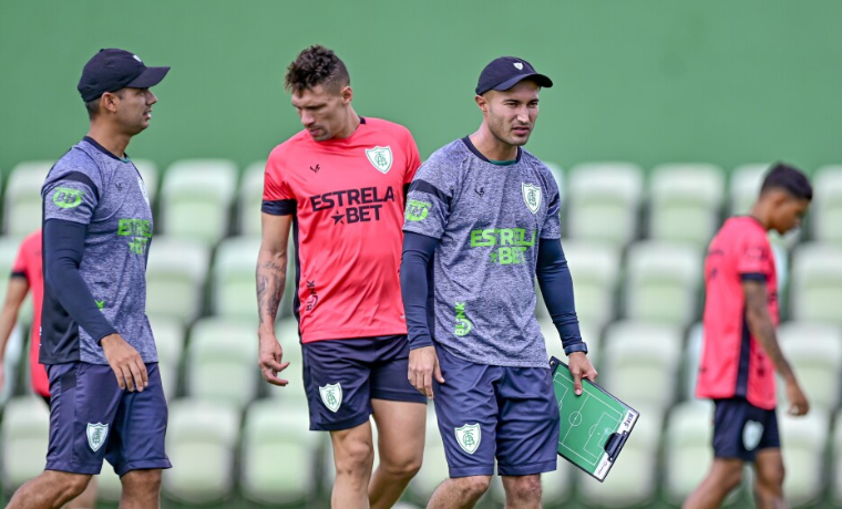 O América revela mudanças surpreendentes em sua escalação para o confronto contra o Atlético na partida de ida da semifinal