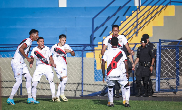O Atlético-GO mostrou sua superioridade enfrentando o Goiatuba neste sábado (2) em uma partida de quartas de final do