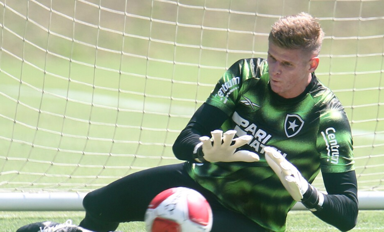 Botafogo assegura novo goleiro após longo período de observação 1 O Botafogo anunciou a contratação do goleiro Raul Steffens, de 26 anos, como parte de seu plano de reforços para a temporada.