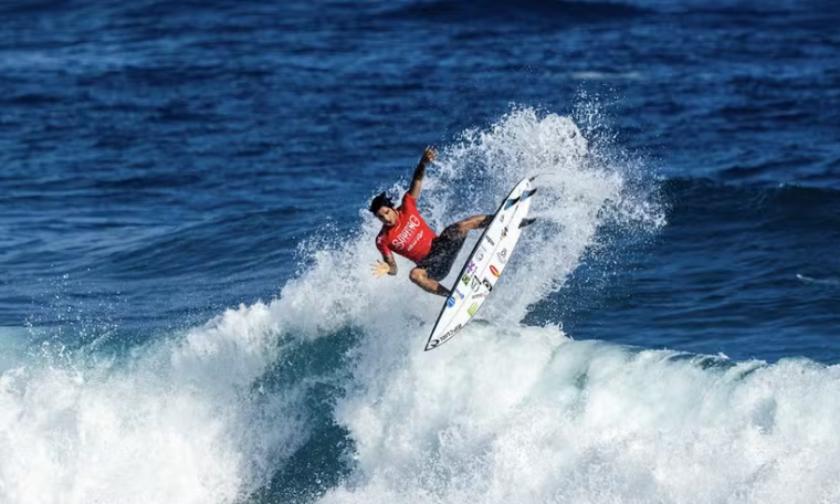 Tati Weston-Webb e Gabriel Medina garantem vagas extras para o Brasil em Paris 2024 2 CAPA PLACAR ESPORTIVO 20