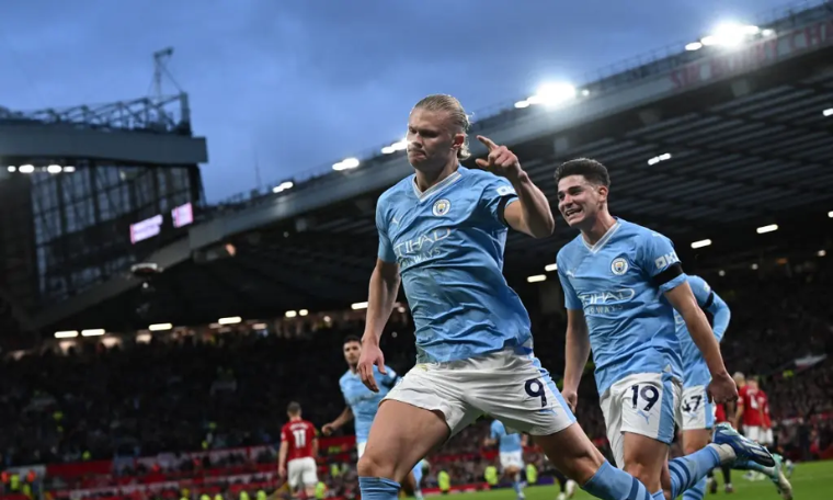 Manchester City vence o Derby e pinta a cidade de Azul-Claro 1 CAPA PLACAR ESPORTIVO 29