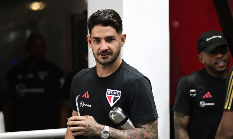 Pato está pronto para voltar aos gramados, apesar de declaração do presidente do Inter 1 CAPA PLACAR ESPORTIVO 38