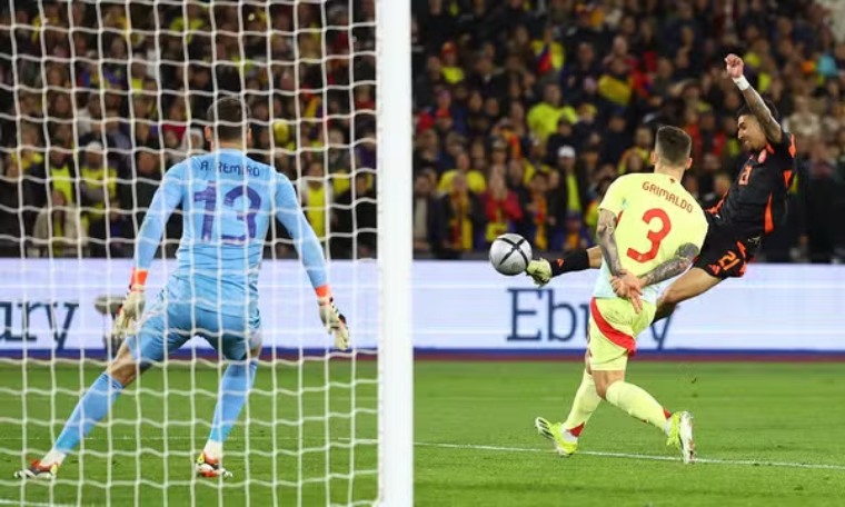 Colômbia encerra invencibilidade da Espanha em duelo de invictos 1 CAPA PLACAR ESPORTIVO 55