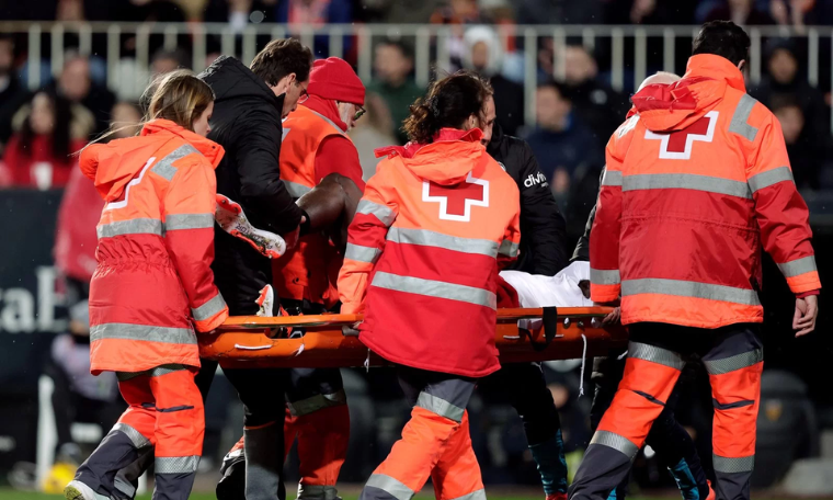 Lesão grave pode encerrar carreira de Mouctar Diakhaby do Valencia 3 CAPA PLACAR ESPORTIVO 6 1