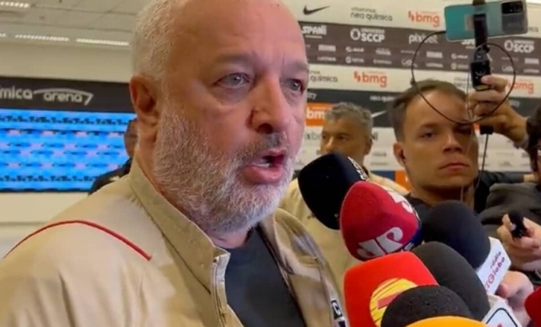 Diretor Carlos Belmonte usa termo pejorativo em relação ao treinador Abel Ferreira, gerando indignação no Palmeiras