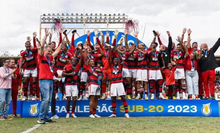 Copa Libertadores Sub-20: Defensor-URU vs. Flamengo Encabeça Agenda de Jogos do Dia 1 Fique por dentro dos confrontos emocionantes desta segunda-feira (4/3) com o guia diário de jogos do Mais Esporte. Desde a