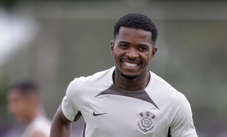 O Corinthians se prepara para o confronto contra o Água Santa pelo Campeonato Paulista, com destaque para a integração do