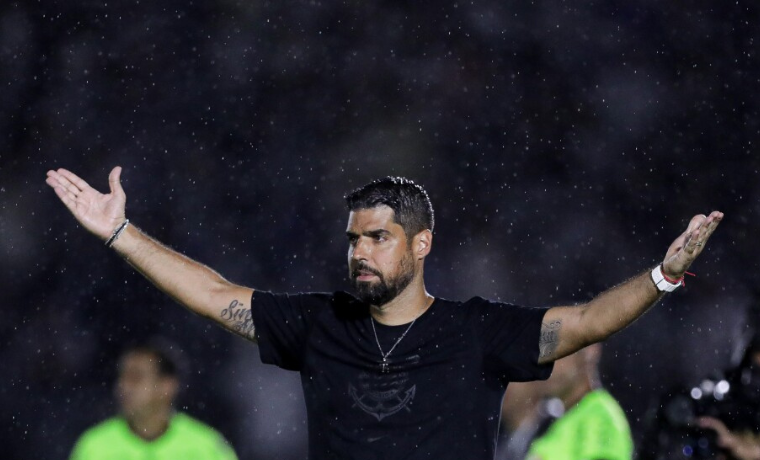 Treinador português impulsiona Timão para terceira posição na tabela com aproveitamento de 66%