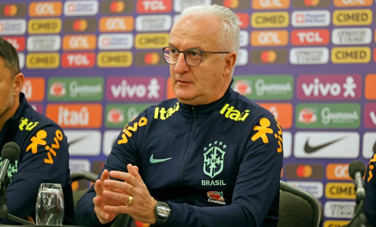 Dorival Júnior Define Diretrizes no Primeiro Treino da Seleção Brasileira 1 O técnico Dorival Júnior estabelece suas primeiras diretrizes durante o primeiro treino da seleção brasileira em Londres. Com