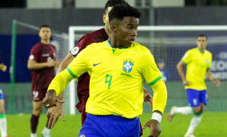 O jovem atacante Endrick, do Palmeiras, conquista um lugar de destaque no cenário internacional ao ser reconhecido como o