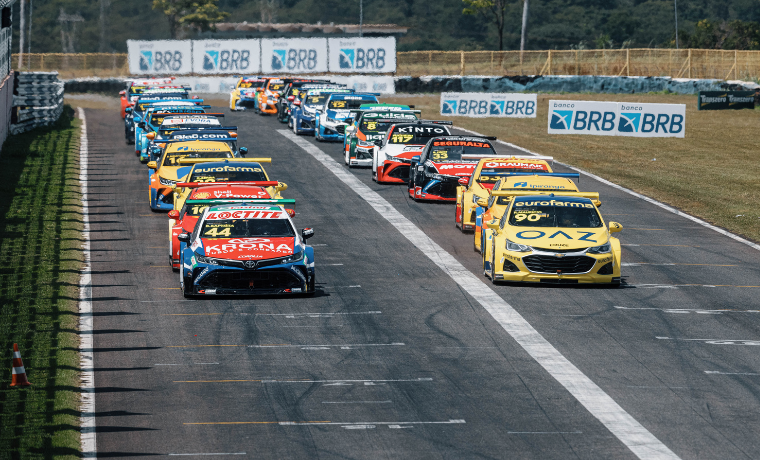 A primeira etapa da Stock Car em Goiânia teve um treino classificatório emocionante, com o jovem piloto Felipe Baptista