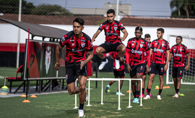 O Atlético Goianiense adiciona um talento promissor à sua equipe com a chegada de Gabriel Barros, emprestado pelo