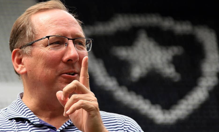 O embate entre John Textor, proprietário do Botafogo, e o STJD ganha novos contornos após o não envio de documentos