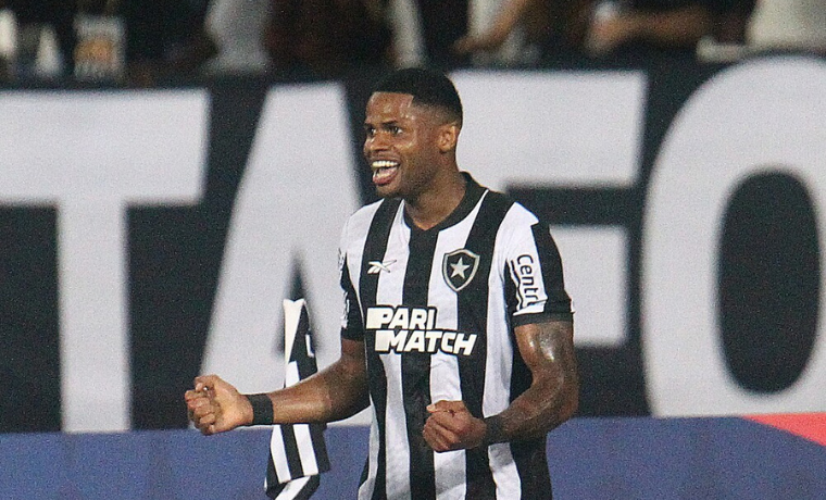 Atacante marca dois gols contra o Bragantino e alcança a marca de sete gols na atual edição do torneio continental