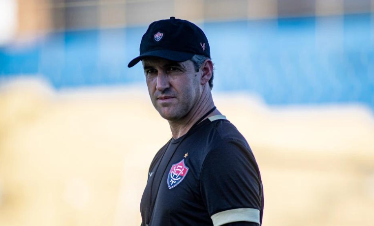 O técnico Léo Condé compartilhou insights sobre o planejamento do Vitória para os próximos confrontos, incluindo o