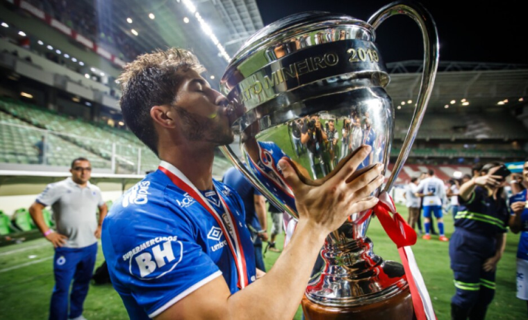 Lucas Silva lidera busca pelo título estadual no Cruzeiro enquanto 60% do elenco busca a primeira conquista 1 Volante do Cruzeiro é o mais vitorioso em títulos estaduais; a maioria do elenco busca sua primeira conquista