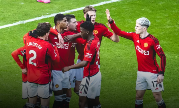 Em uma exibição convincente, o Manchester United conquista uma vitória crucial sobre o Everton por 2 a 0, no Old Trafford,