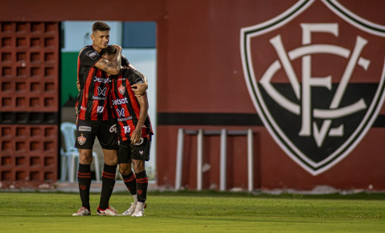 Mateus Gonçalves Quebra Jejum com Gol Decisivo pelo Vitória: Um Renascimento Profissional 1 Após dois anos e meio de espera, Mateus Gonçalves, ex-América, ressurge com um gol fundamental pelo Vitória, garantindo a