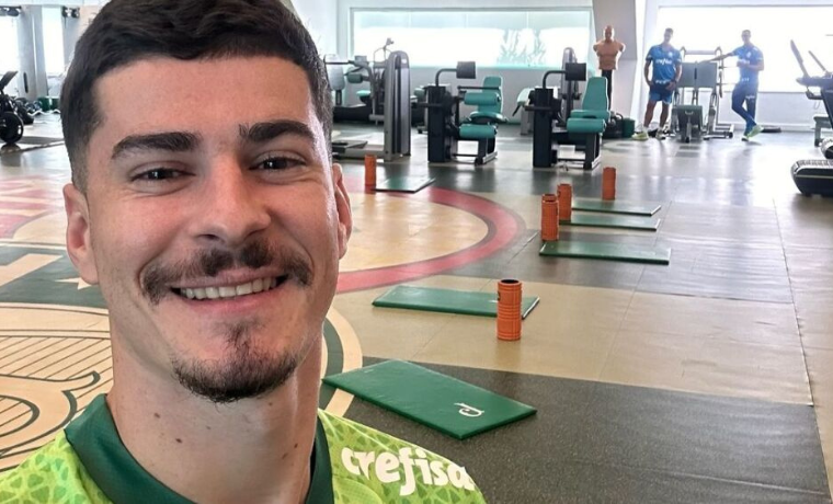 O Palmeiras recebe uma nova adição em seu elenco principal com a chegada do meio-campista Rômulo, destaque do
