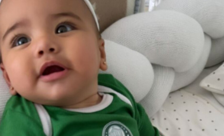 Polêmica na Véspera da Final: Filha de Neymar Surge com Camisa do Palmeiras 1 Nas redes sociais, uma publicação da ex-mulher de Neymar, Bruna Biancardi, gerou controvérsia ao mostrar sua filha, Mavie,