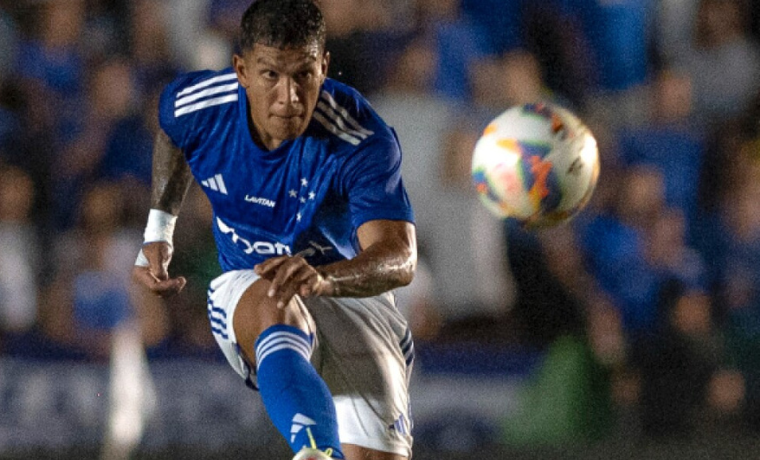 O Cruzeiro enfrentou o Tombense em um jogo tenso, que resultou em um empate de 0 a 0 na semifinal do Campeonato