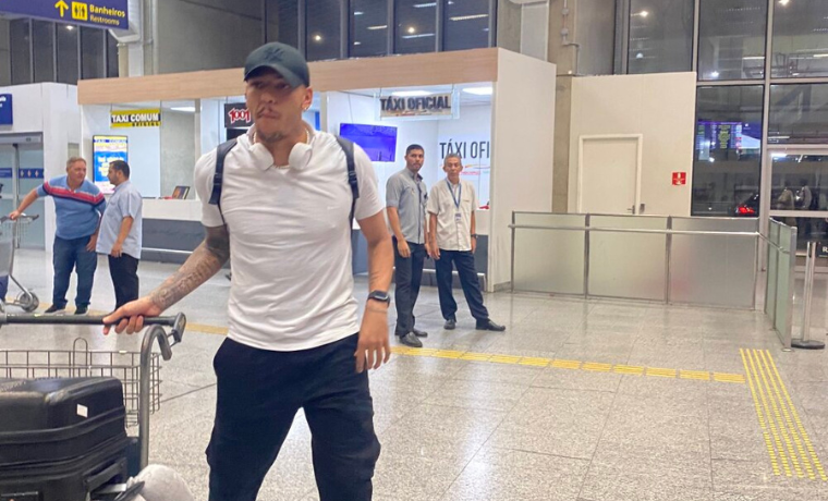 Atacante chega ao Rio de Janeiro e demonstra confiança para estrear pelo Cruzmaltino