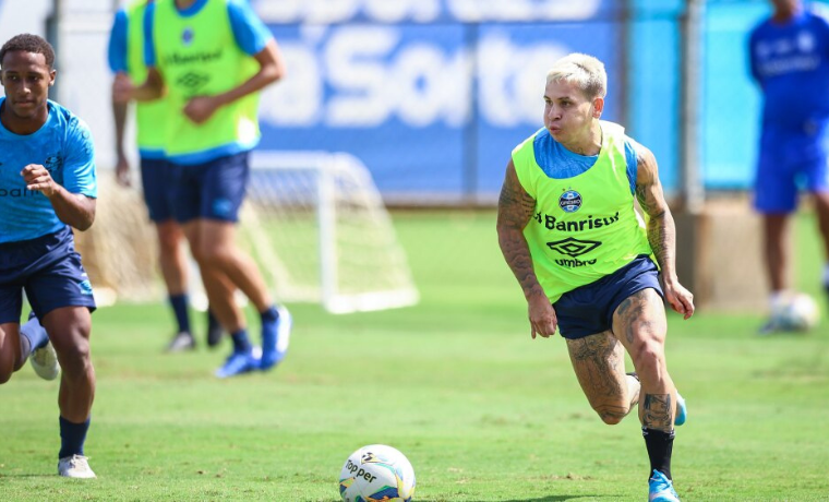 Soteldo retorna aos treinos no Grêmio e revela detalhes da recuperação após lesão 1 O atacante Soteldo está próximo de voltar aos gramados pelo Grêmio após uma lesão muscular de grau 3 no início de fevereiro.