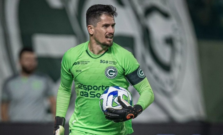 Em meio a propostas tentadoras de transferência, o goleiro Tadeu decidiu renovar seu contrato com o Goiás, trazendo alívio e
