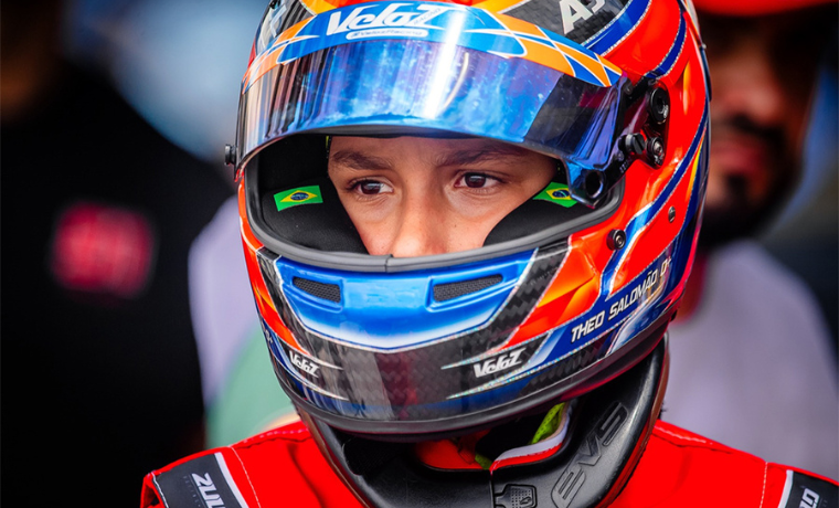 O talentoso piloto goiano, Theo Salomão, continua a impressionar no mundo do kartismo, mantendo sua posição de destaque