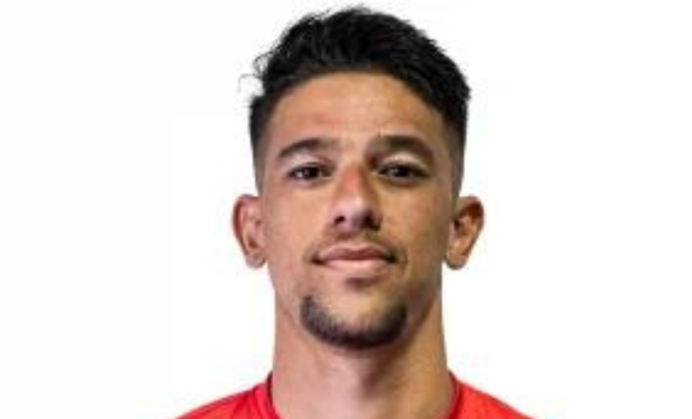 O Vila Nova está ativo no mercado em busca de reforços e mira um zagueiro promissor para fortalecer seu elenco.