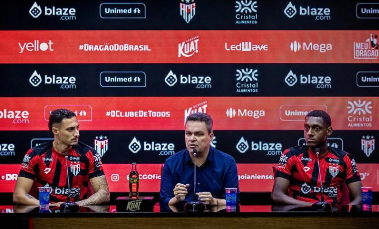 O Atlético Goianiense se prepara para o desafio na elite do futebol nacional com a apresentação de dois novos reforços para seu