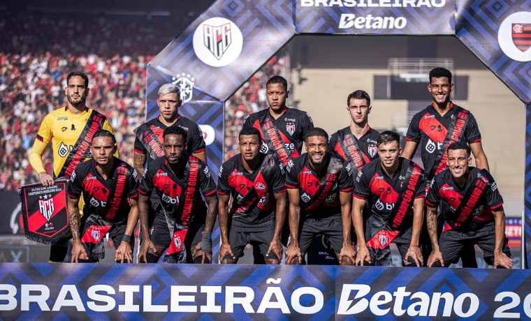 Atlético Goianiense enfrenta desfalques e conta com retornos importantes para duelo contra o Botafogo 1 O Atlético Goianiense se prepara para um desafiante confronto contra o Botafogo nesta quinta-feira (18), enfrentando alguns