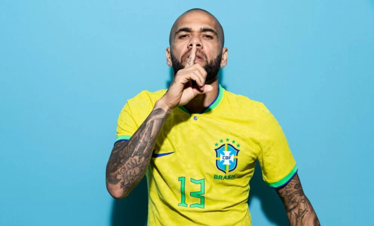 Daniel Alves, envolvido em um processo judicial na Espanha, utiliza suas redes sociais para esclarecer que não concederá